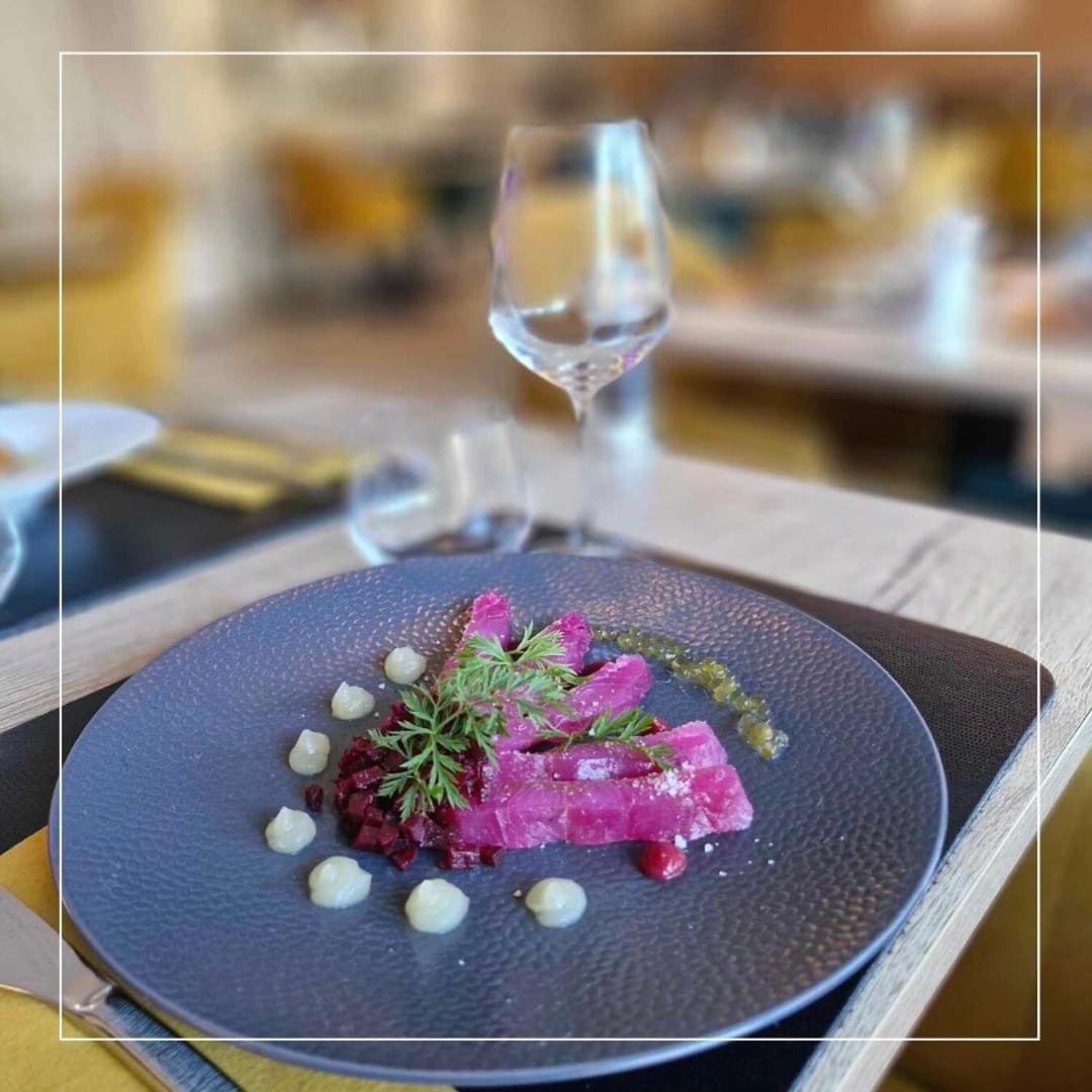 Le Regina Hotel Restaurant อาร์เดอโล-ปลาจ ภายนอก รูปภาพ